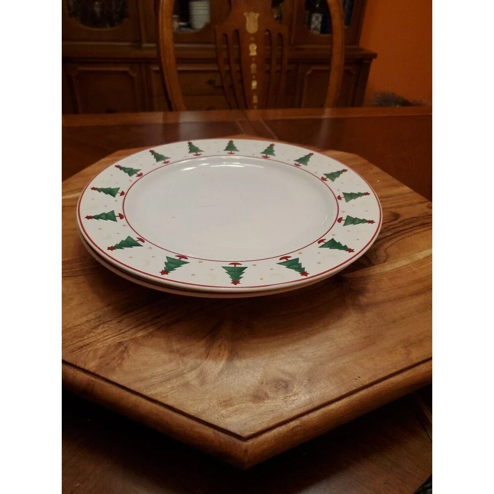 2 Dinner Plate Magic of Santa by SAKURA
